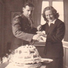 Judith and Harold cutting the wedding cake