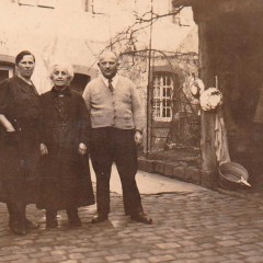 Sidney's grandmother and parents at his grandmother's house